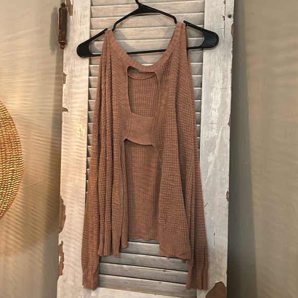 Daytrip mauve cold shoulder with open back - Picture 3 of 4